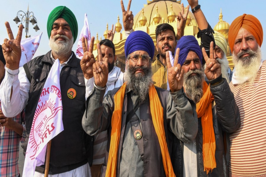 Farmers mark ‘Vijay Diwas’  today, begin journey back home