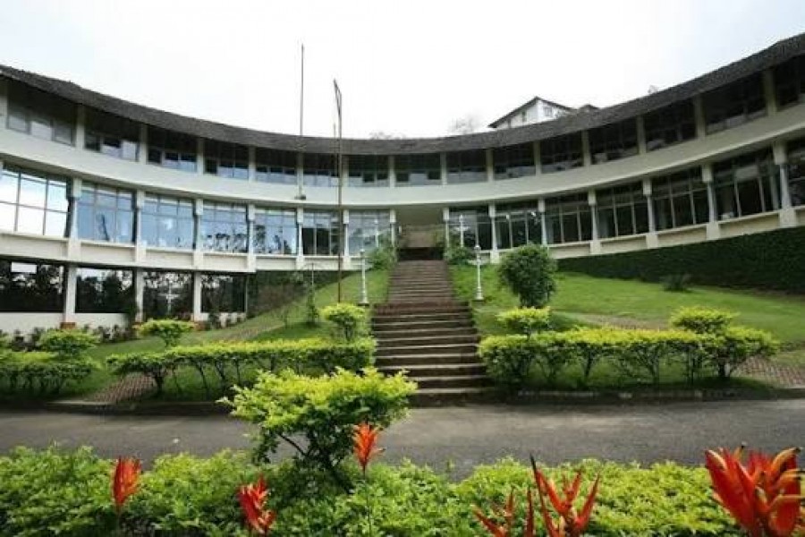 Study MBA with Scholarship at DC School of Management and Technology.