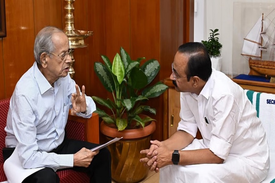 C M Satheesan discussed with Sreedharan on high-speed alternative route
