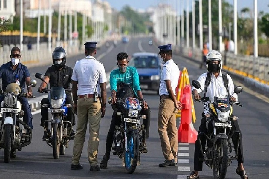 Upload photos and videos of traffic violators; Win Prizes up to Rs.50,000